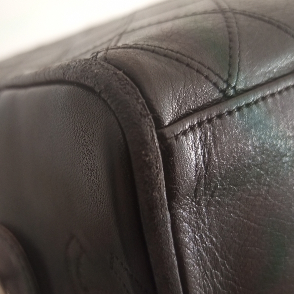 CLEAN Vintage Chanel Diamond Stitch Cosmetics Case/Toiletry Pouch/Dopp Kit Black - Picture 9 of 16